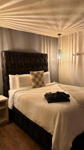 1 queen bed