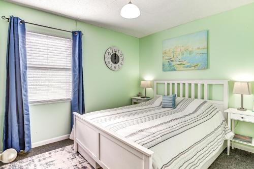 Intimate Beachfront Condo with WiFi and Balcony Views - image 5