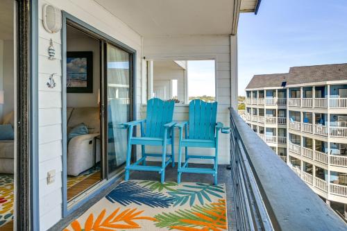 Intimate Beachfront Condo with WiFi and Balcony Views - image 12