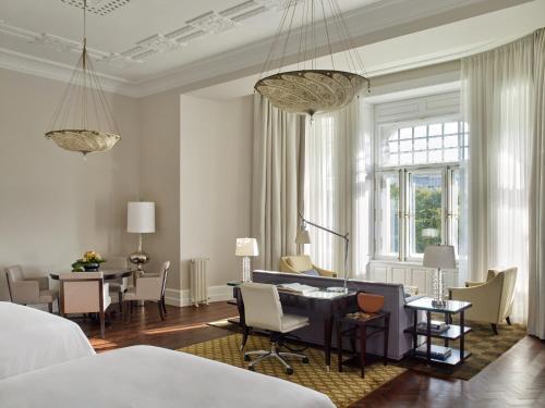 2 queen beds