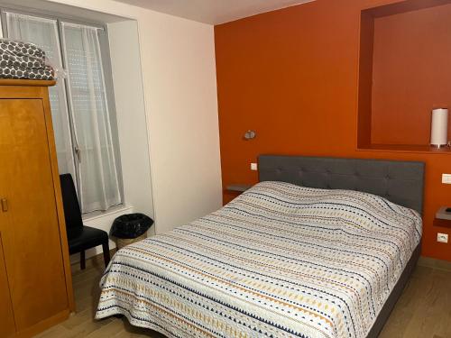 1 queen bed, 1 sofa bed
