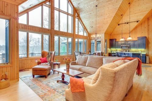 Private Lake and Trail Access Home in Jacobson! in Hill City