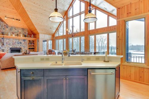 Private Lake and Trail Access Home in Jacobson! in Hill City