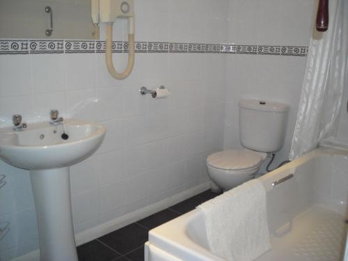 Townstal Farmhouse - image 4