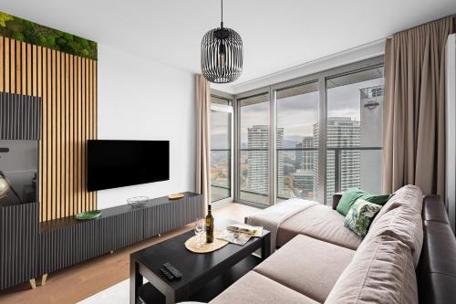 BNB Eurovea Tower - LUKE Danube Suite 25, Bratislava (photo 3)