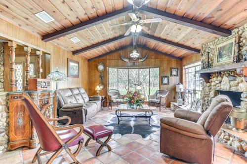 Family Home on 30 Acres in Manvel! in Manvel (TX)