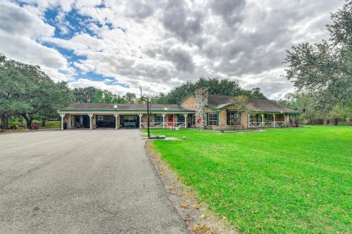 Family Home on 30 Acres in Manvel! in Manvel (TX)