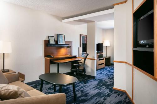 Fairfield Inn & Suites by Marriott Tulsa Central - image 7