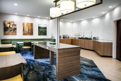 Fairfield Inn & Suites by Marriott Tulsa Central - image 10