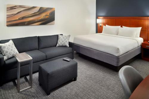 1 king bed, 1 sofa bed