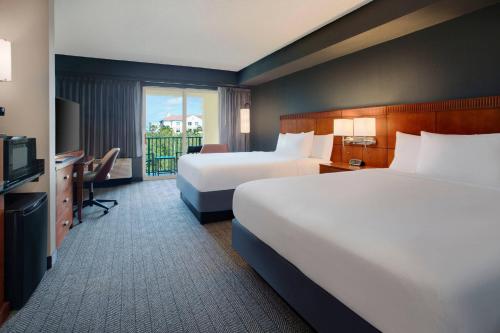 Queen Room with Two Queen Beds with Balcony
