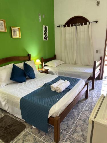 1 double bed, 1 twin bed