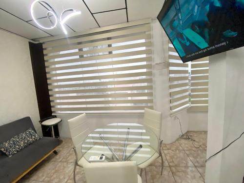 6 habitaciones, 10 camas, amplio y céntrico, 3 parqueos