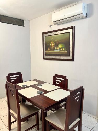 6 habitaciones, 10 camas, amplio y céntrico, 3 parqueos