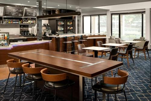 Courtyard by Marriott Portland Beaverton - image 9