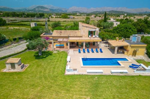 Four-Bedroom Holiday Home image 10