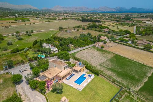 Four-Bedroom Holiday Home image 9