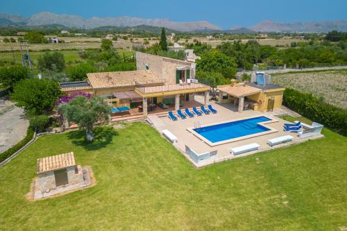 Four-Bedroom Holiday Home image 6