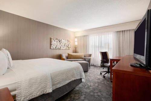 Courtyard by Marriott Springfield - image 40