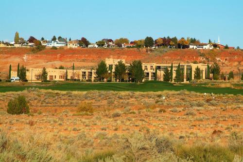 Courtyard Page at Lake Powell - image 10
