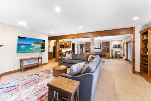 Wolf Ridge Lodge in Sugar Grove (NC)