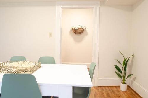 Cozy Gordonsville Cottage on Main Street in กอร์ดอนวิลล์ (VA)