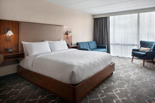 King Room with Sofa Bed