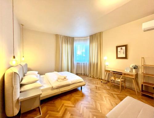 City Center Unirii Square Private rooms with City View - Shared Amenities 2