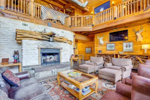 Waterfront Lodge on Lake Tawakoni Group Getaway! in Wills Point