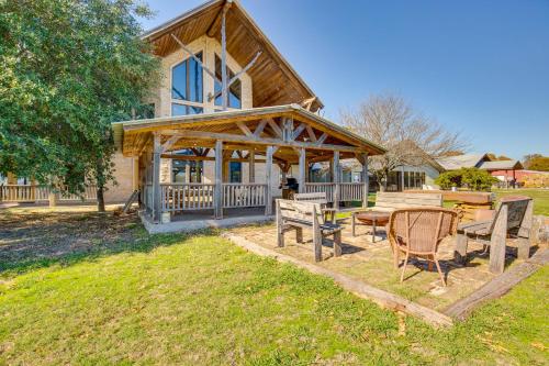 Waterfront Lodge on Lake Tawakoni Group Getaway! in Wills Point