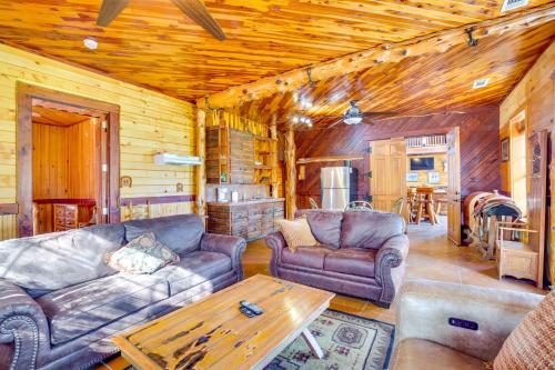 Waterfront Lodge on Lake Tawakoni Group Getaway! in Wills Point