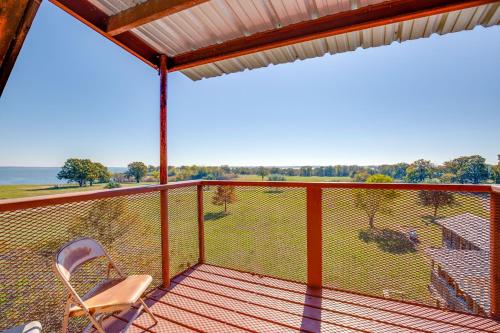 Waterfront Lodge on Lake Tawakoni Group Getaway! in Wills Point