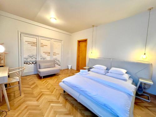 City Center Unirii Square Private rooms with City View - Shared Amenities 3