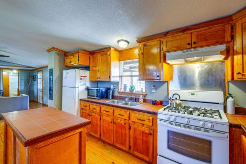 Lakefront Texas Gem with Indoor Pool and Water Access in Wills Point