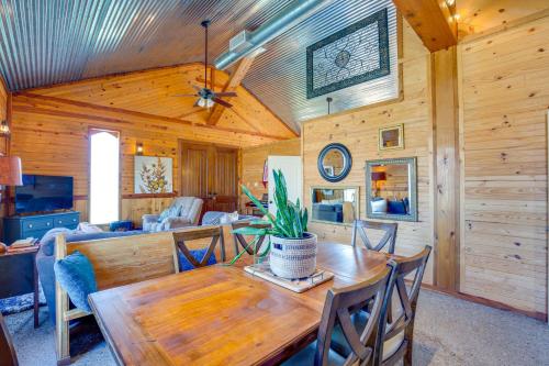 Boat Ramp and Fire Pit Lake Tawakoni Group Retreat! in Wills Point