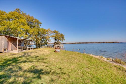 Boat Ramp and Fire Pit Lake Tawakoni Group Retreat! in Wills Point