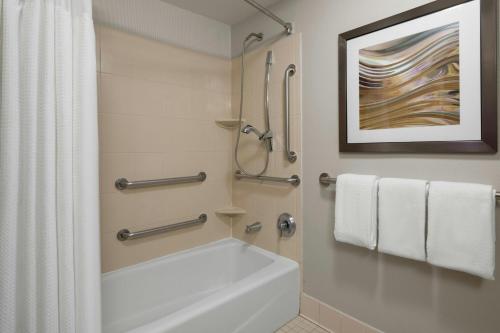 Courtyard by Marriott Rockford - image 11