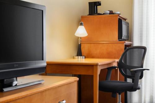 Fairfield Inn & Suites by Marriott Toledo Maumee in Maumee, USA