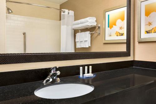 Fairfield Inn & Suites by Marriott Toledo Maumee - image 9