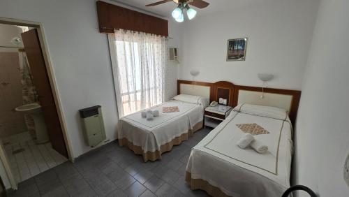 2 twin beds