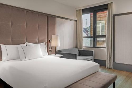 AC Hotel Avenida de America - image 6