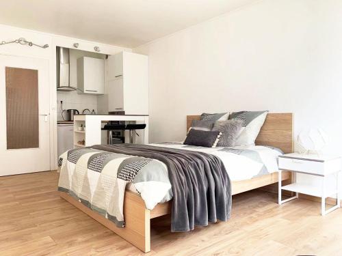 Nice apt nearby arc triomphe champe elysee, Parigi