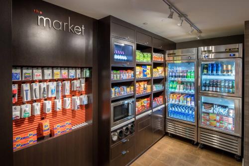 Courtyard by Marriott Portland North - image 6