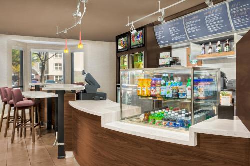 Courtyard by Marriott Palmdale - image 3