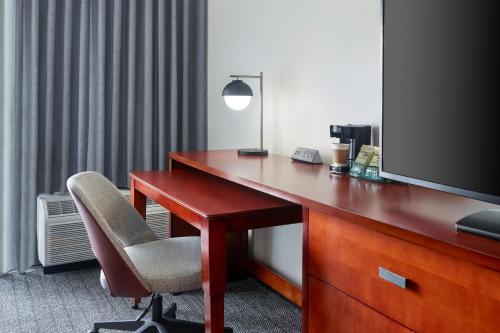 Courtyard by Marriott Fort Lauderdale Plantation - image 12