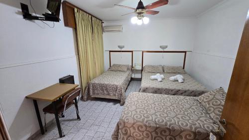 1 double bed, 2 twin beds