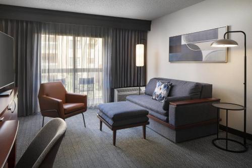 One-Bedroom King Suite room in Courtyard by Marriott Palm Springs
