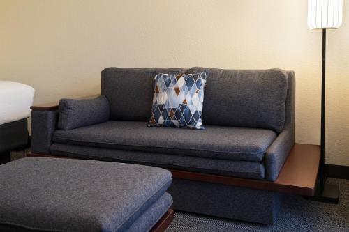 King Room with Sofa Bed image 4