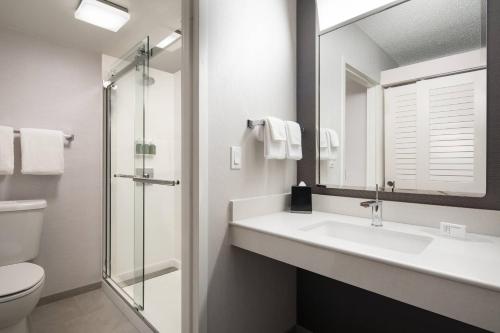 Courtyard by Marriott Palm Springs - image 13