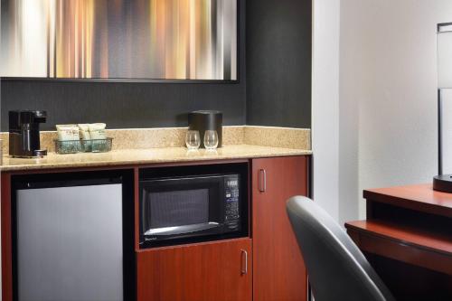Courtyard by Marriott Raleigh Midtown in Raleigh, USA